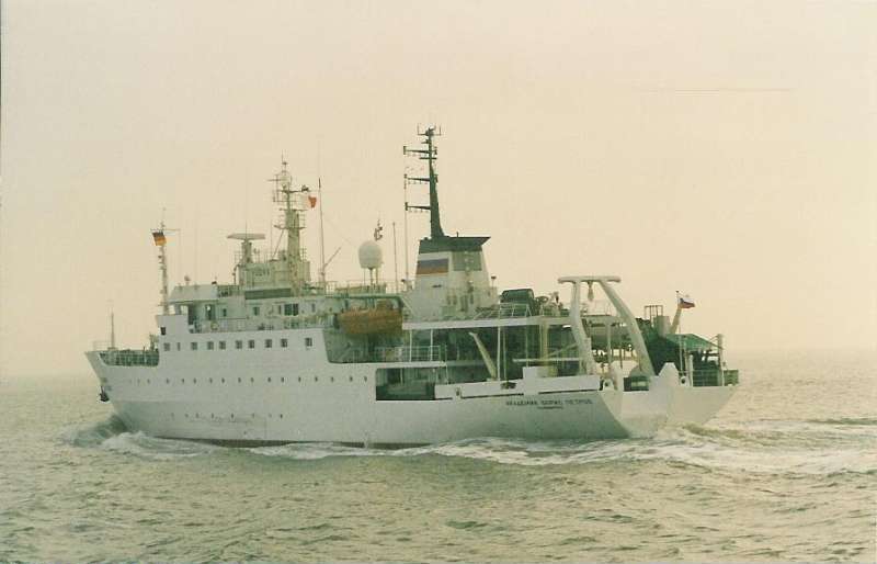 AKADEMIK B.PETROV