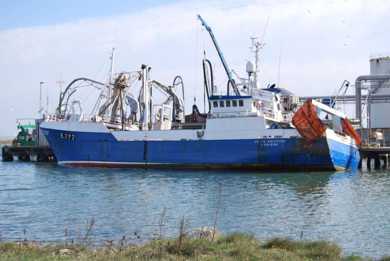 FREDERIKKE R - Fishing