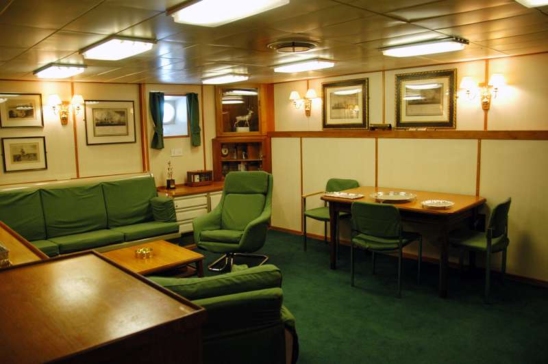 BRITISH WARSHIP F231