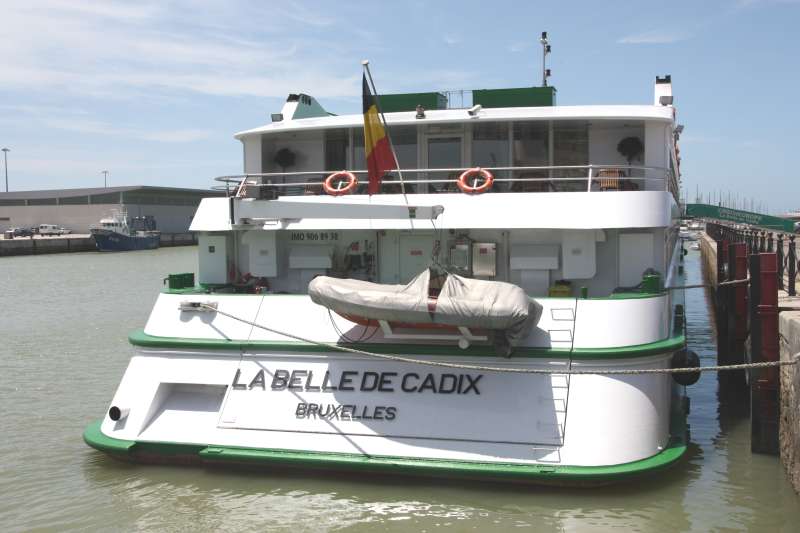 LA BELLE DE CADIX