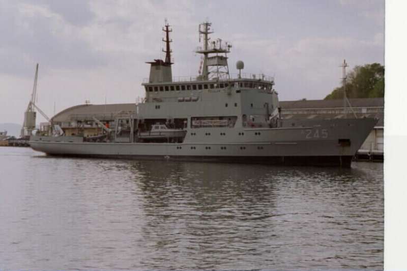 Image of HMAS LEEUWIN
