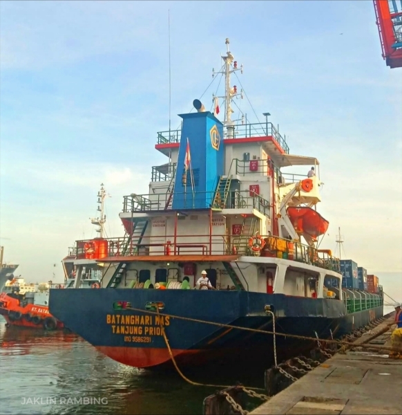 MV.BATANGHARI MAS