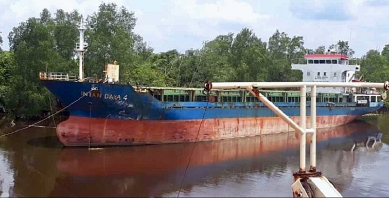 MV INTAN DAYA 4