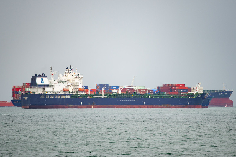 NAVIG8 GAUNTLET